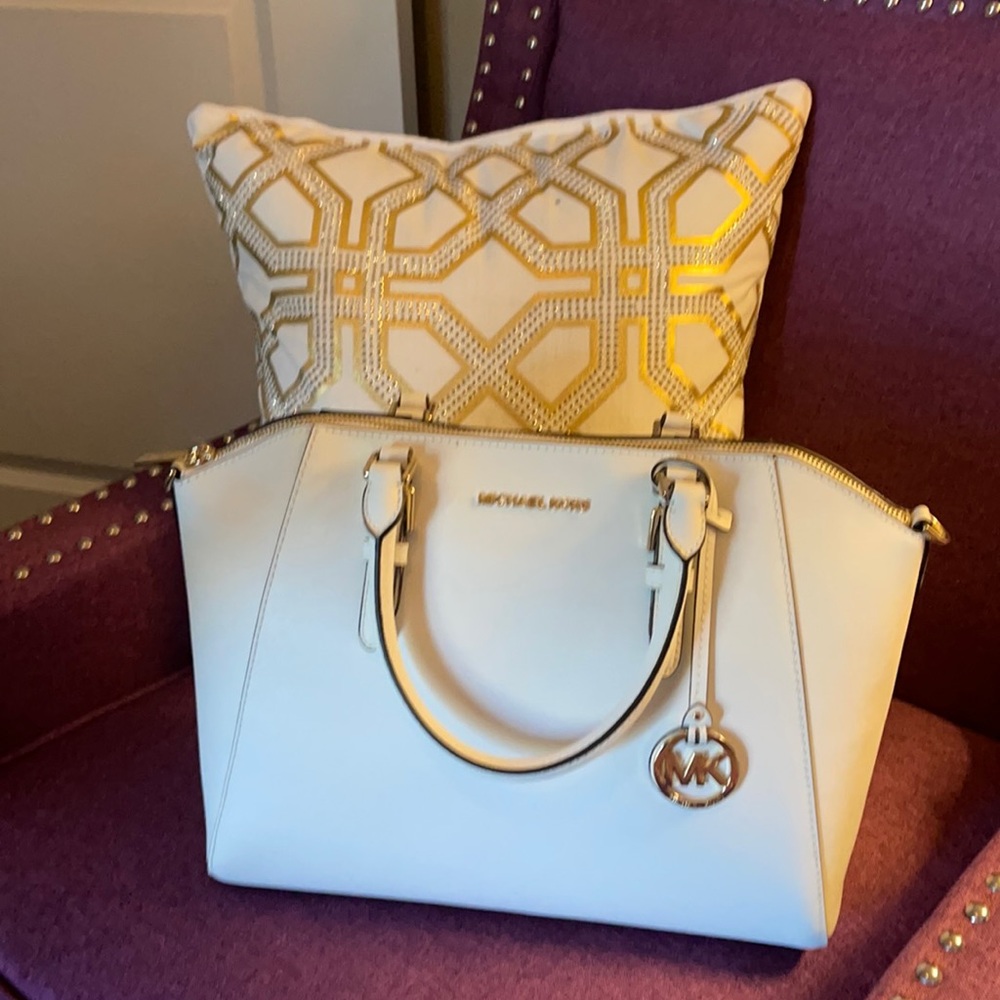 This is a white saffiano leather MK bag.